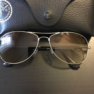 LIKE NEW RAY BAN AVIATORS